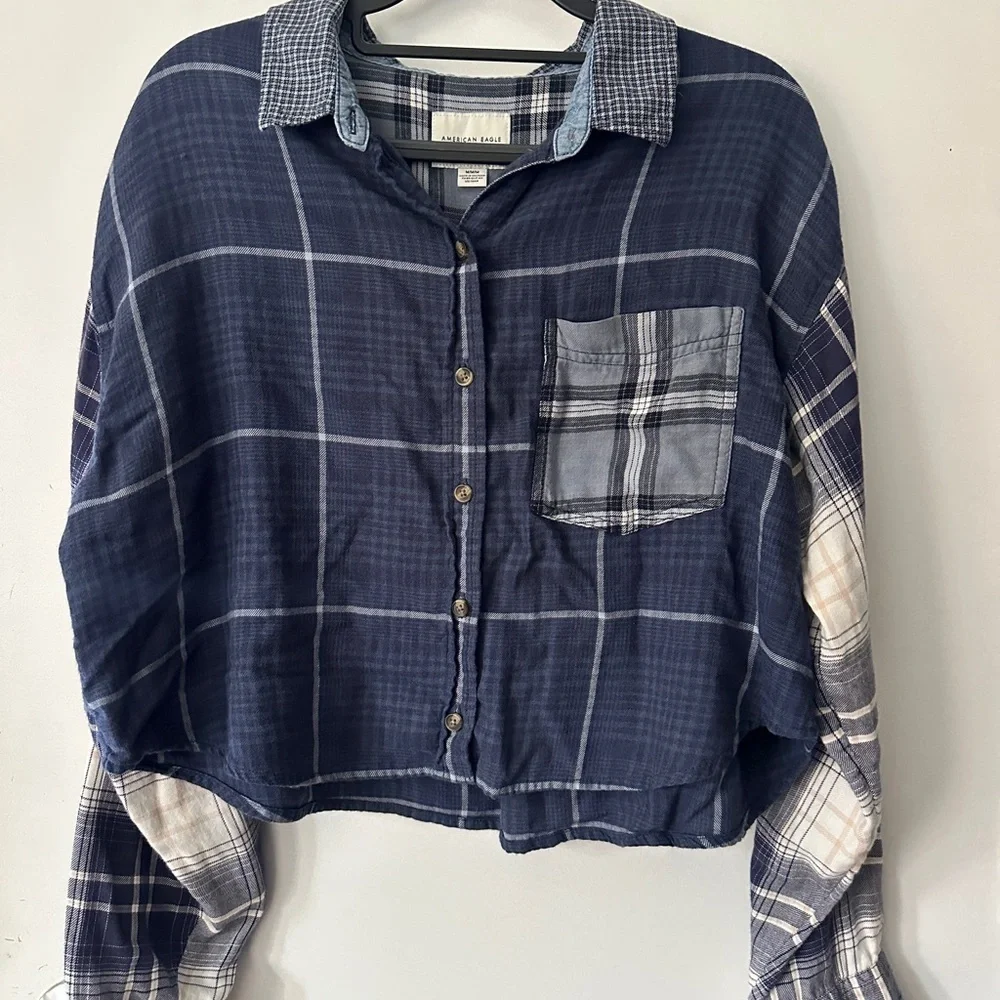 American Eagle Outfitters Cropped Navy Plaid Shirt Size M - Picture 2 of 7